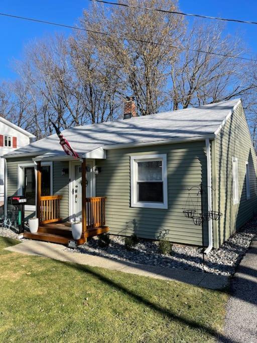 Cozy Mosaic Cottage Eastlake Экстерьер фото